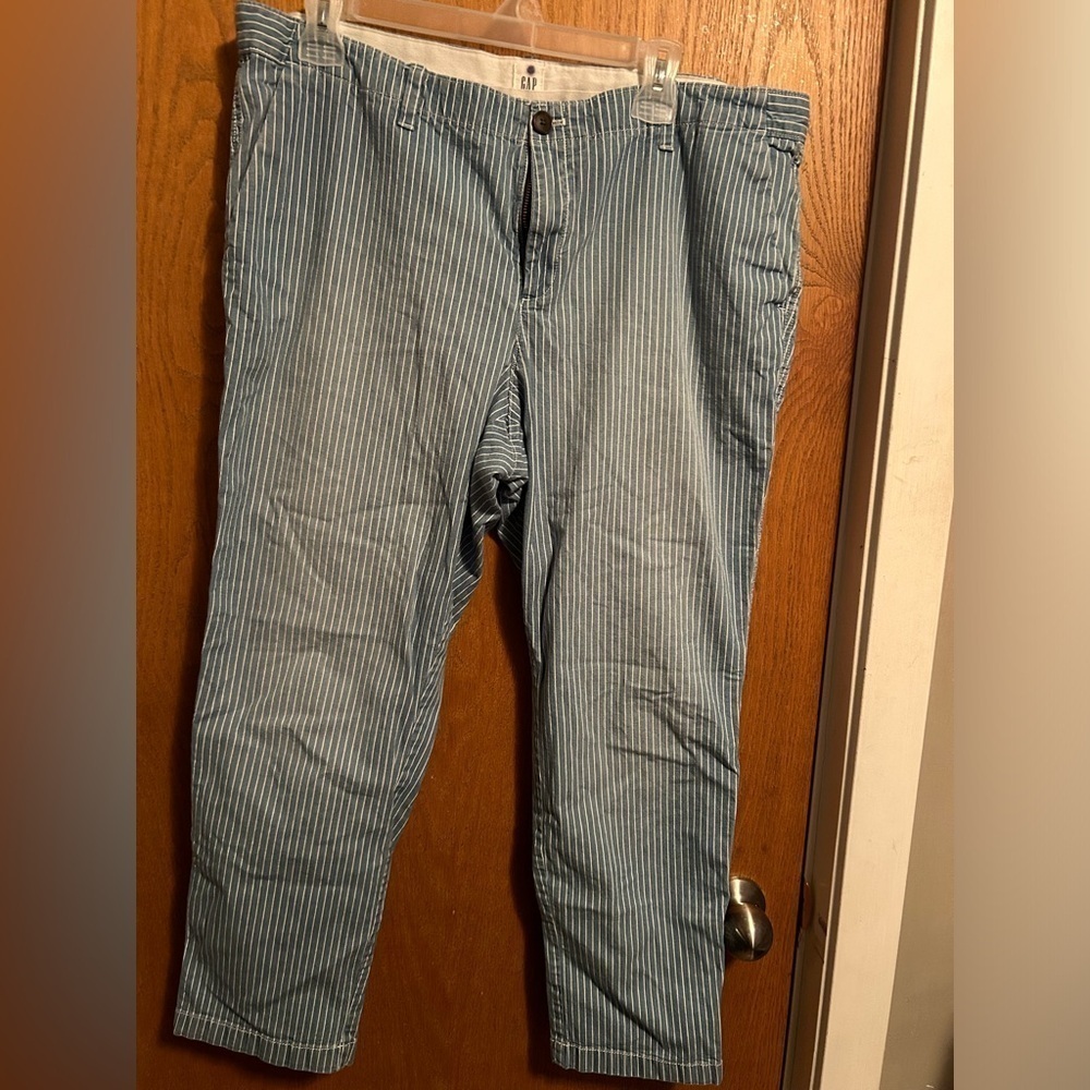 Gap  capri pants